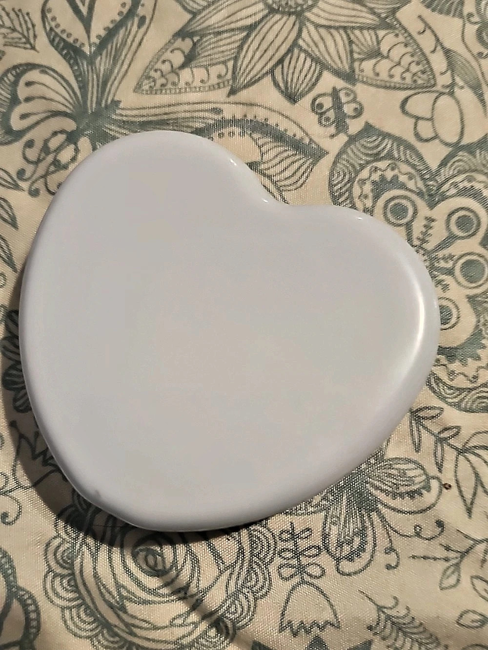 Hello Kitty Heart-Shaped Sewing Kit White - Picture 7 of 7